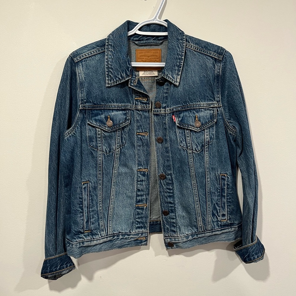 CCO FINAL PRICE!! Levi’s denim jean jacket